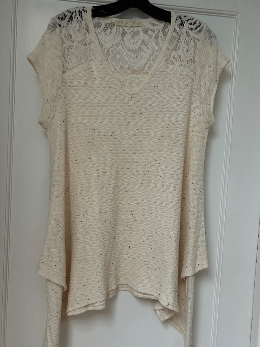 NWOT - LACE TUNIC WITH CAP SLEEVES WITH SHARK-BITE HEM, SIZE L